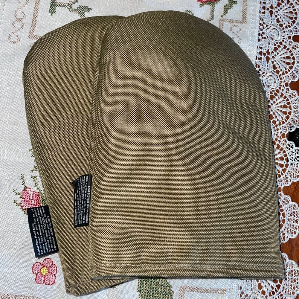 Aromatherapy gloves, lightly scented, can be use warm or cold